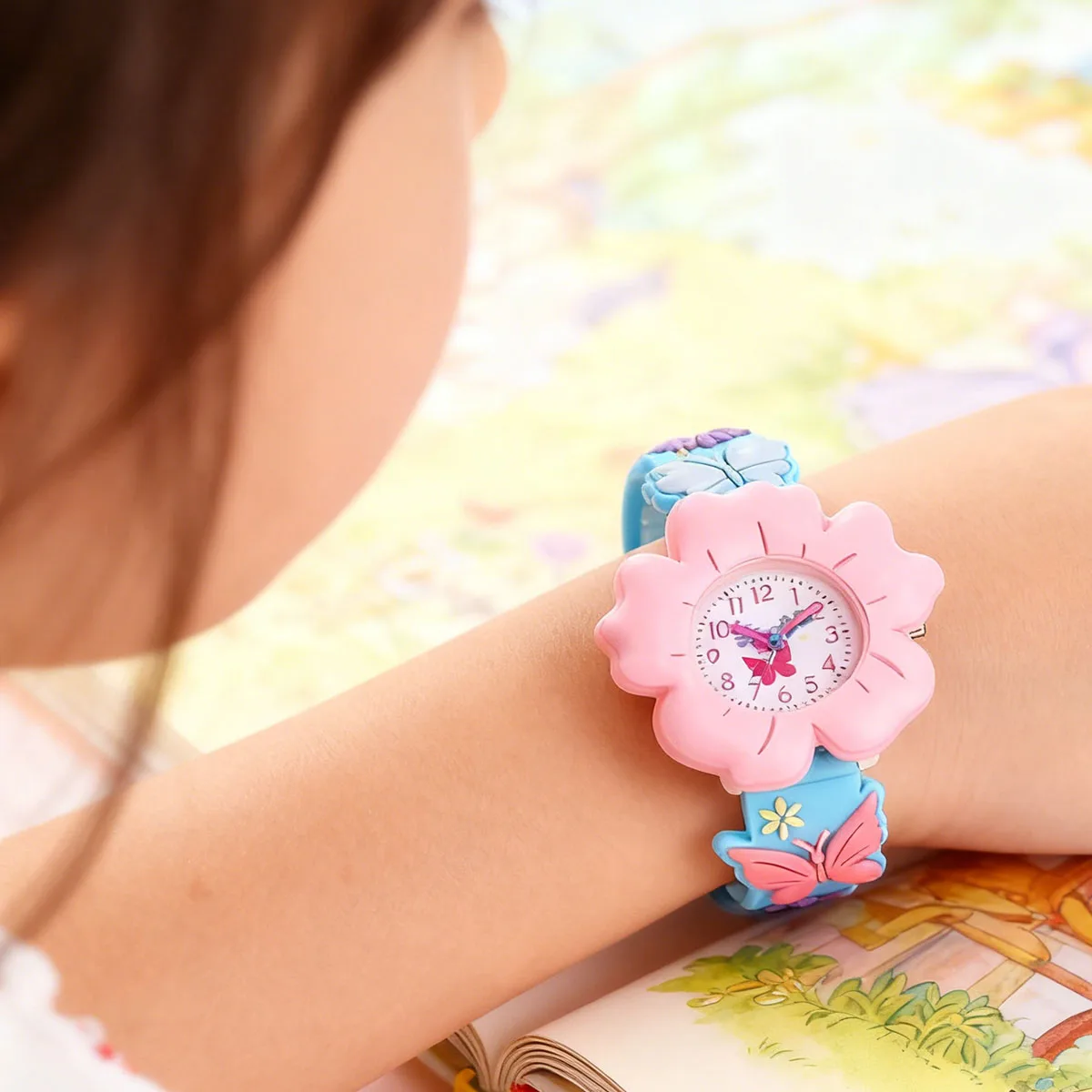 1 pezzo: simpatico orologio al quarzo colorato con fiore di farfalla, versatile orologio da cartone animato per studenti e bambini