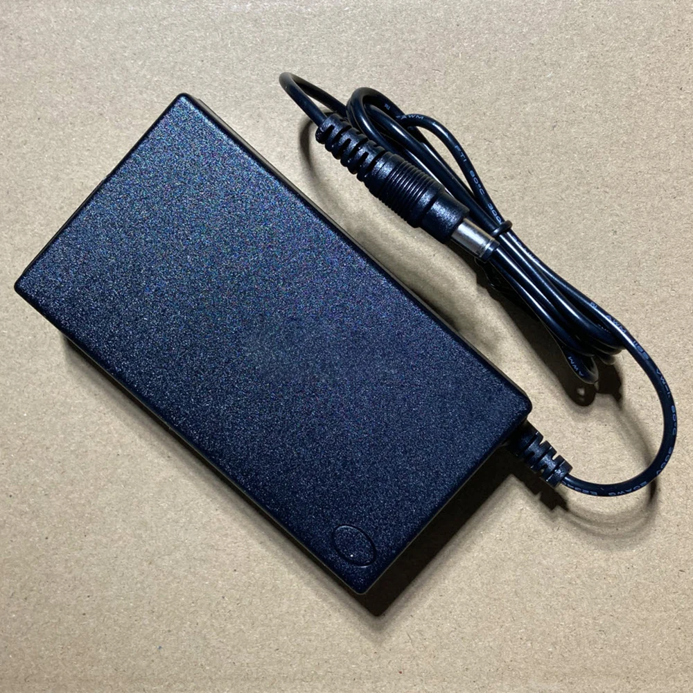 

DA-60Y12 AC Adapter APD DA-60Z12 12,0 V 5A 60W 5,5mm * 2,1mm