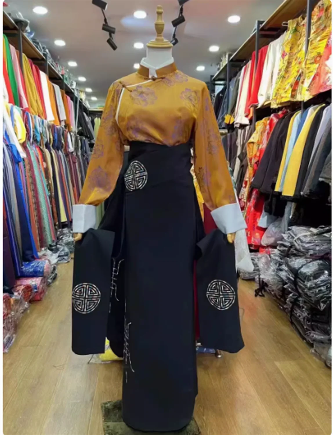 Spring and summer hot selling Tibetan girl ethnic characteristic half skirt and shirt set