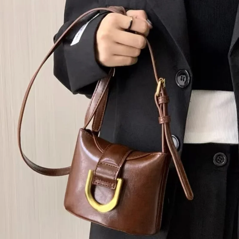 

Metal Buckle Small Square Bag Advanced Versatile Coin Purse Women Crossbody Bag Fashion Simple Texture Mobile Phone Storage Bag