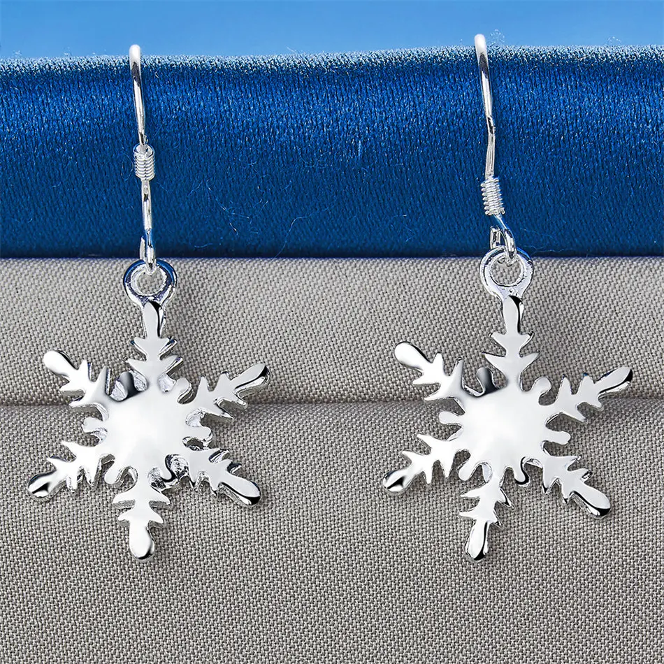 زوج واحد من الأقراط المعلقة الرائعة من الفضة الإسترليني عيار 925 على شكل ندفة الثلج لإكسسوارات الزفاف والمجوهرات النسائية