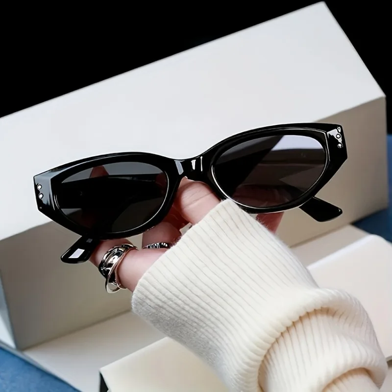 Neue dekorative Cat-Eye-Brille, universelle, modische Brille, leichter Rahmen, geeignet zum Verschenken oder für den täglichen Gebrauch