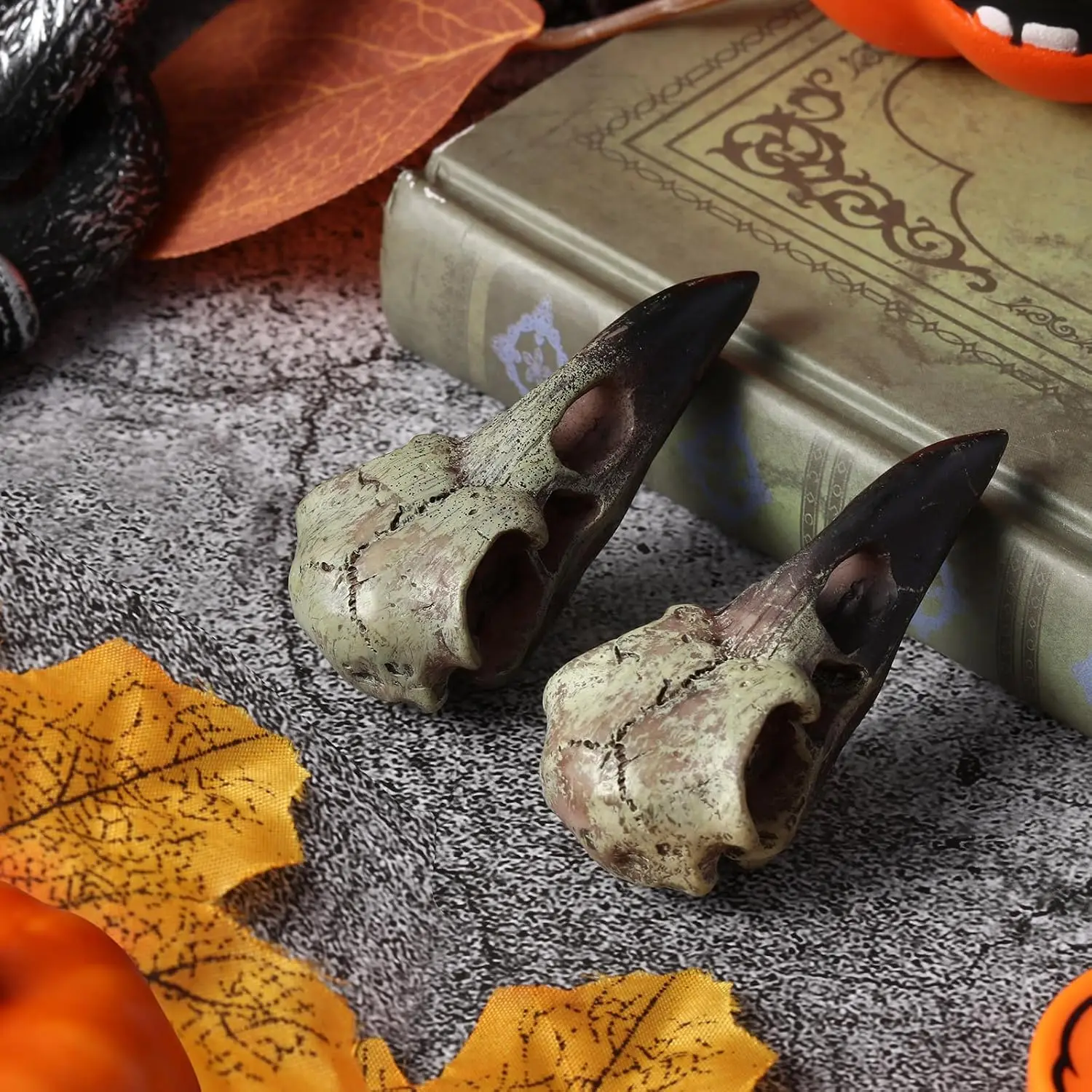 2 Stück Goth-Raben-Schädel-Figuren, Gothic-Heimdekoration, Obsidian-Krähen-Hängeskulptur, Harz-Tierschädel-Statue, Halloween-Ornament – Detail 4