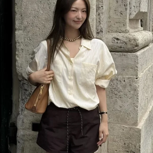 ゆったりとしたロングスリーブの女性用快適で通気性のあるスリムフィットの縦縞柄のゆったりとしたトップス、ファッショナブルなカジュアルウェア