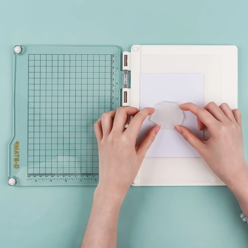 

8x9.3x0.7inch Stamp Platform Anti-slip Feet Stamp Positioning Tool with Dual Measurements Clear Gridded Stamp Plate for Inking
