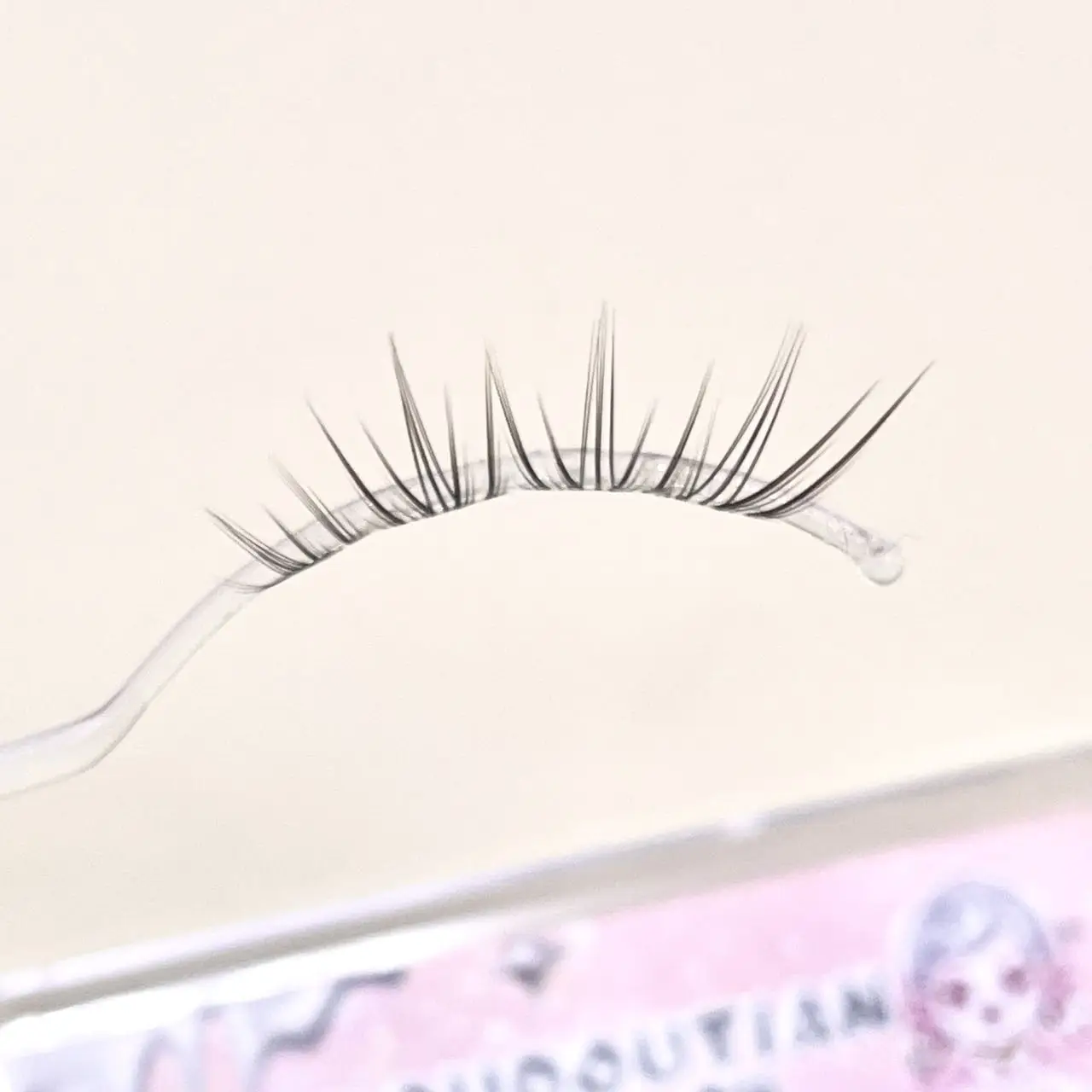 Doudoutian Dunkelbraune, schräge Wimpernbüschel mit dünnem, transparentem Band, Wispy Gradient Tips für einen Lifting-Effekt und Augenformung, für tägliches und Party-Make-up – Detail 6