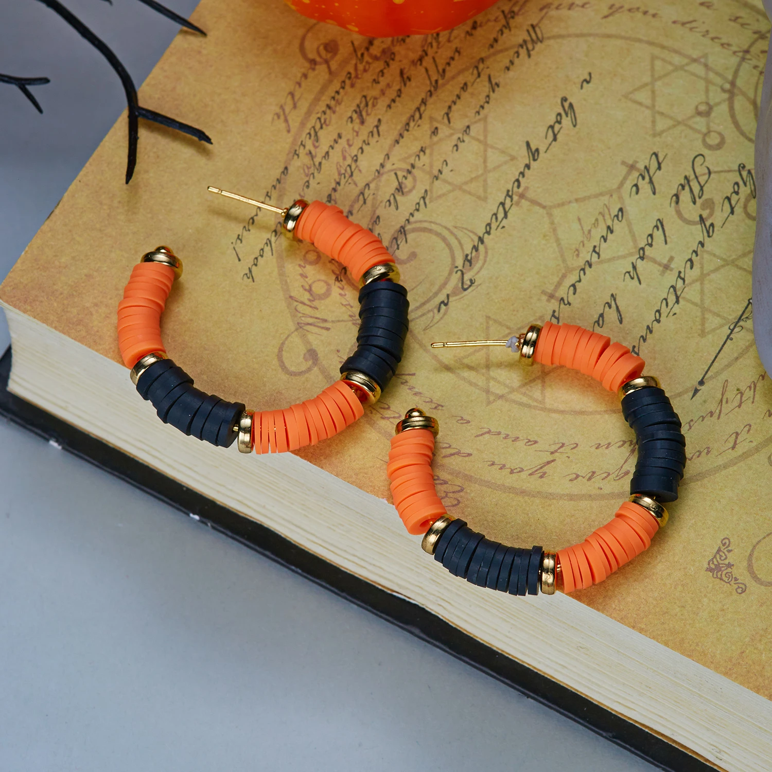 Niedliches Halloween-Emaille-Kürbis-Totenkopf-Halsketten- und Ohrring-Set für Damen, zarte Spinnen-Katzen-Creolen, Ketten-Feiertagsschmuck-Geschenk – Detail 11