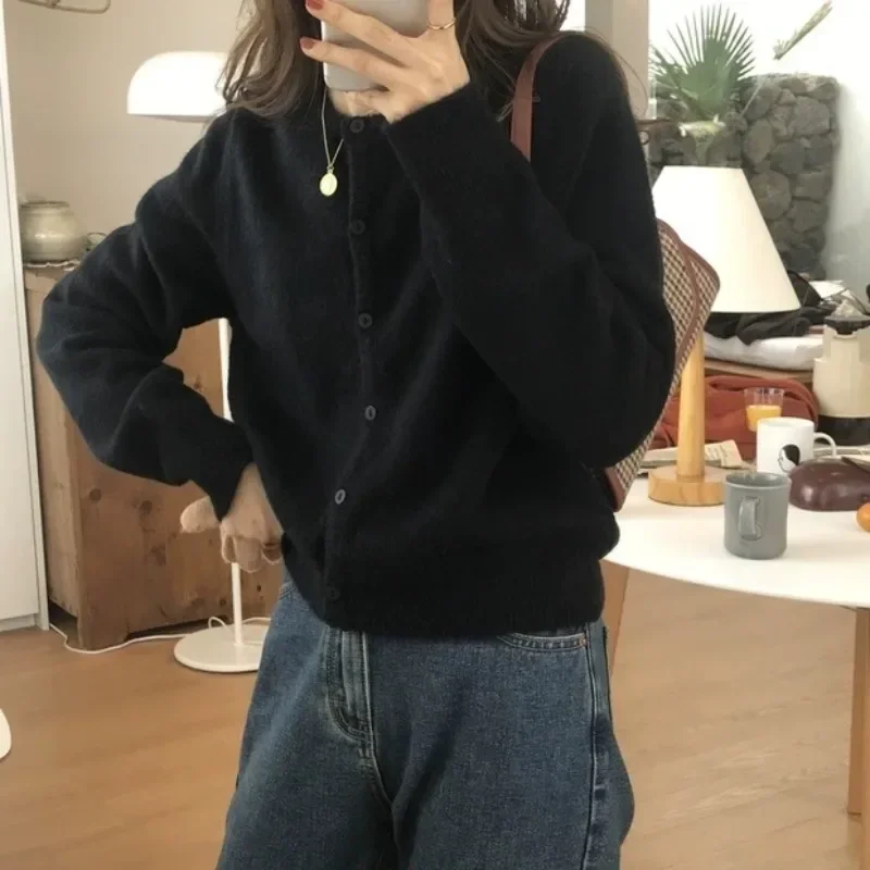 2026 Autumn Winter Long Sleeve Round‑Neck Sweater Cashmere Wool Blend Knit Women Cardigan Lightweight Relaxed Outerwear Tops