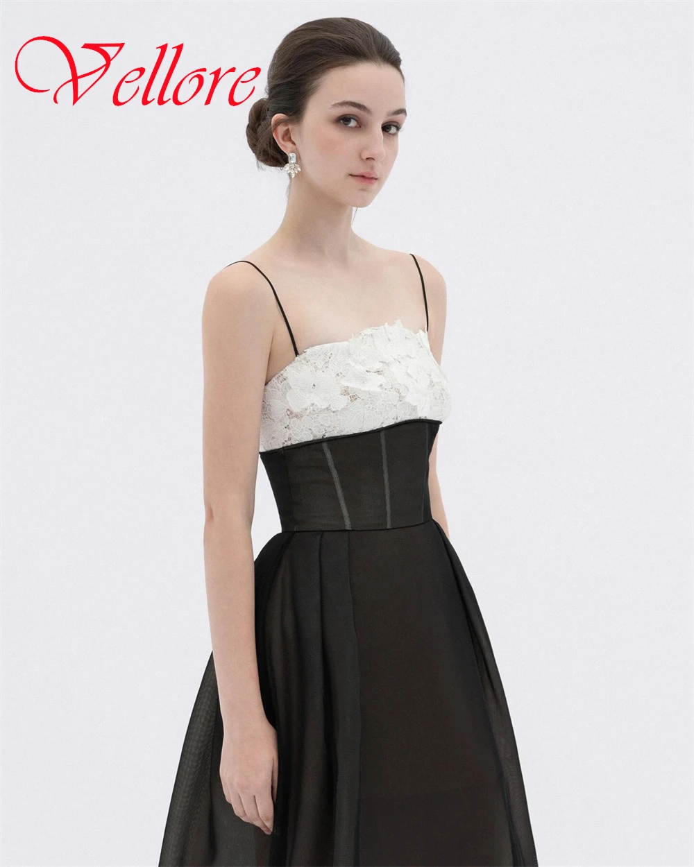 فستان سهرة مخصص عالي الجودة بأشرطة سباغيتي كلاسيكي من التول فستان كوكتيل حديث بدون أكمام للمناسبات الخاصة