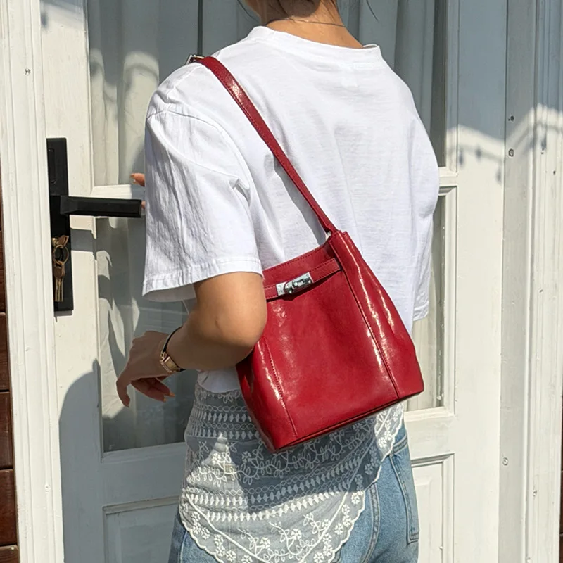 Genuine Leather Women Bucket Bag New Senior Sense Retro Vegetabletanned Cowhide Leather Shoulder Bag Casual Simple Crossbody Bag