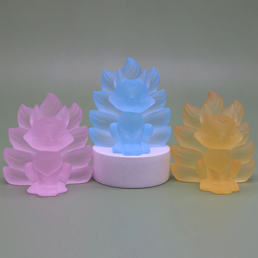 Liuli Crystal Hand Carved Lucky Figurine, Nine-Tailed Fox Statue, Lucky Amulet, Glass Craft, Home Decoration Gift, 2.2\