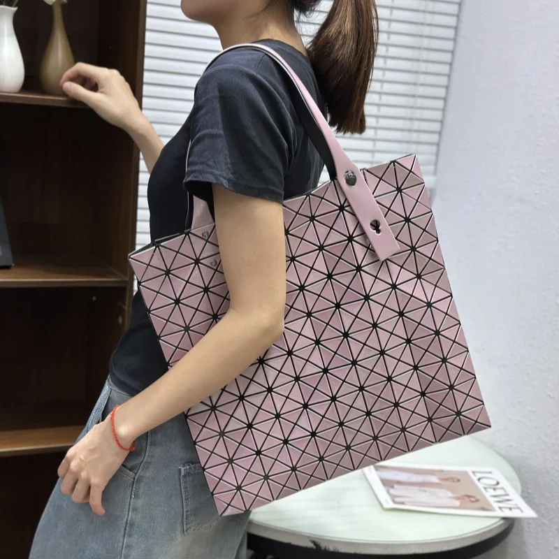 

Minimalist Chic Clutch Mini Purse for Women Vintage Simple Design Fashionable Bag with Solid Color Casual