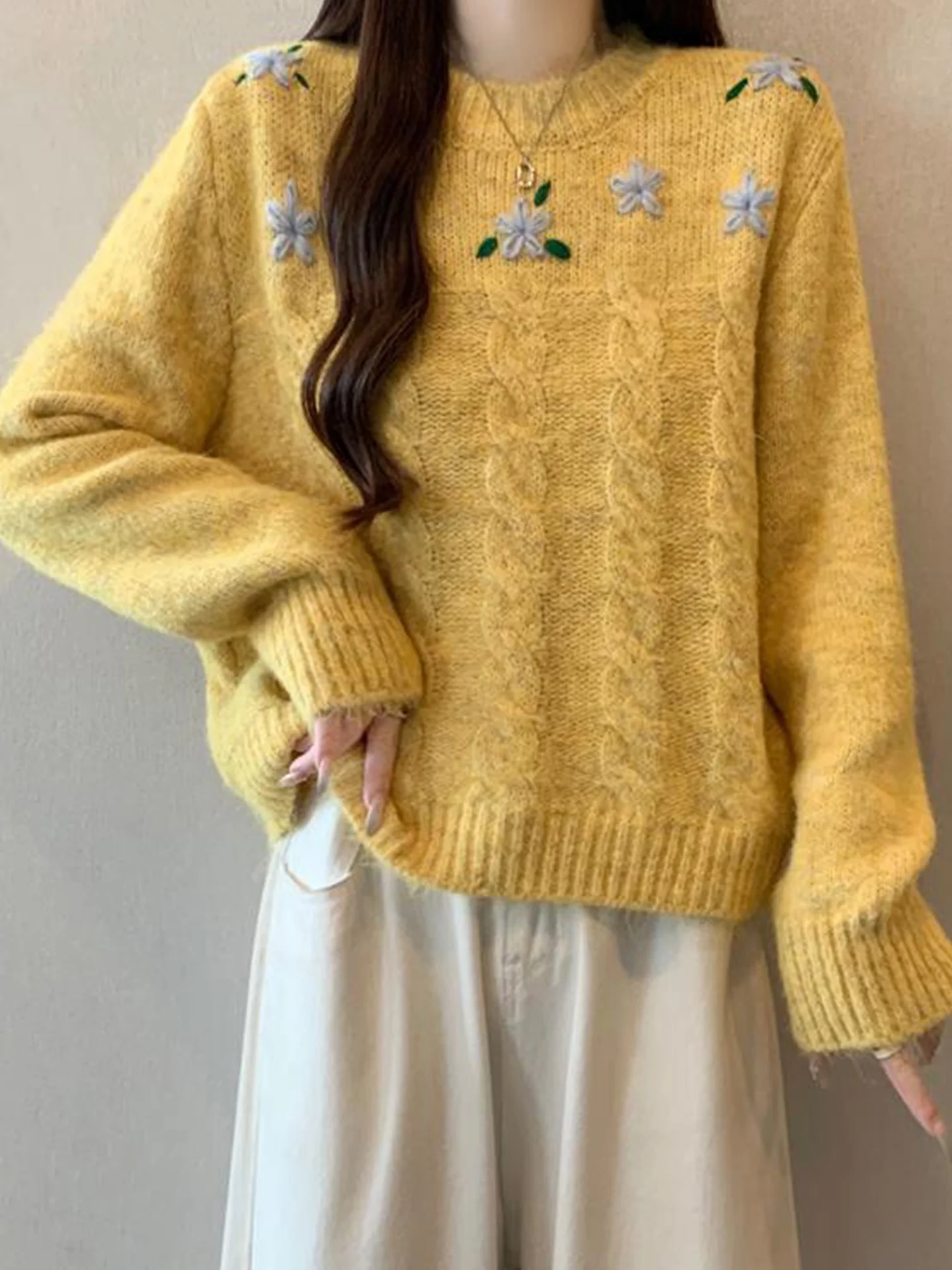 

Женский вязаный свитер с объемной вышивкой, мягкий, уютный, больших размеров, осенне-зимний, модный, повседневный, теплый, с длинными рукавами, круглым вырезом, топ