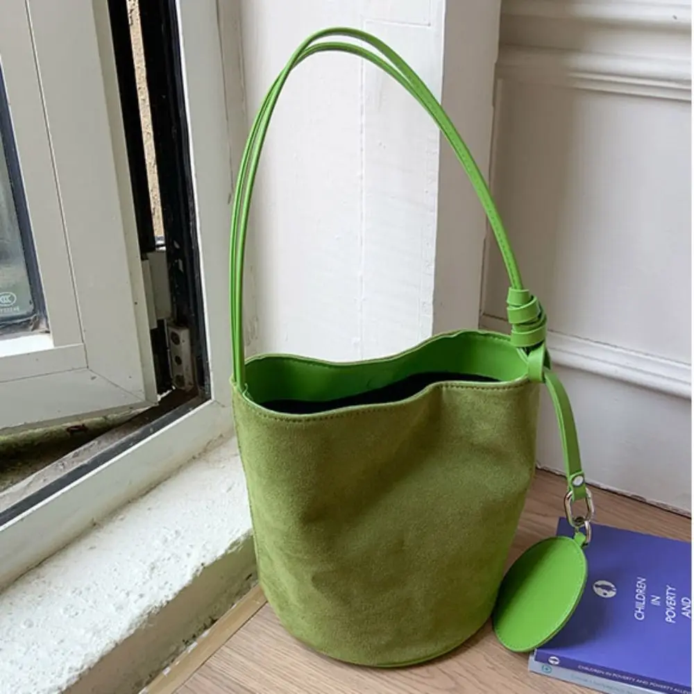 

with Round Pendant Faux Suede Bucket Bag Handbag Shoulder Bag Slouchy Hobo Bags Large Capacity Bucket Bag Solid Color Tote Bag
