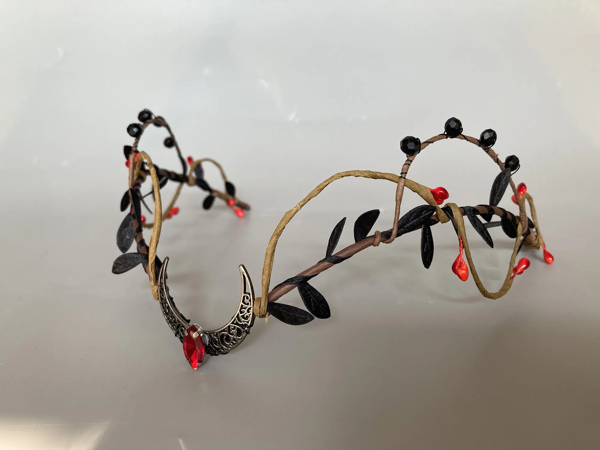 

Gothic Elf Crown with Red gem Moon Pendant Dark Fantasy Vine Headpiece Fairy Headband for Cosplay Halloween Renaissance