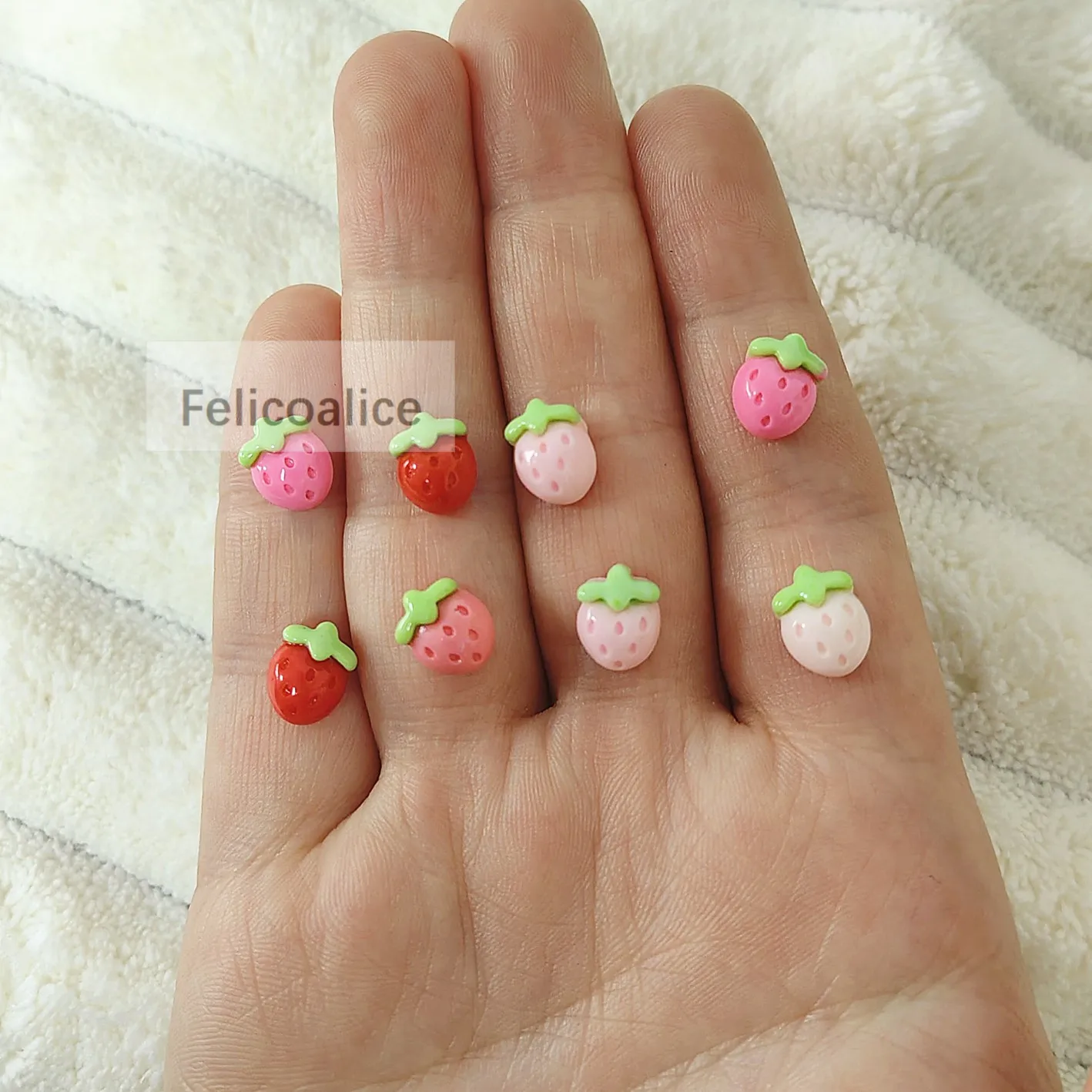 30Pcs New Cute Resin Mini Small Strawberry Flower Flat Back Ornament Jewelry Making Manicure Hair Wear Accessories 7mm*9mm view 5