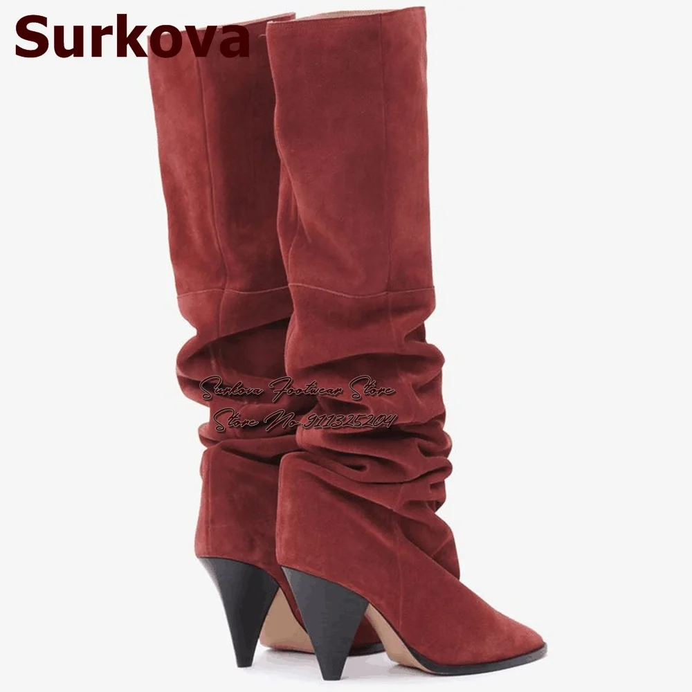 Surkova รองเท้าหนังนิ่มสีดำเบอร์กันดีหุ้มส้นหัวแหลมรองเท้าบูทยาวถึงเข่าพับได้รองเท้าบูททรงสูงสีไวน์แดงมีจีบรองเท้าชุดเดรส Size46