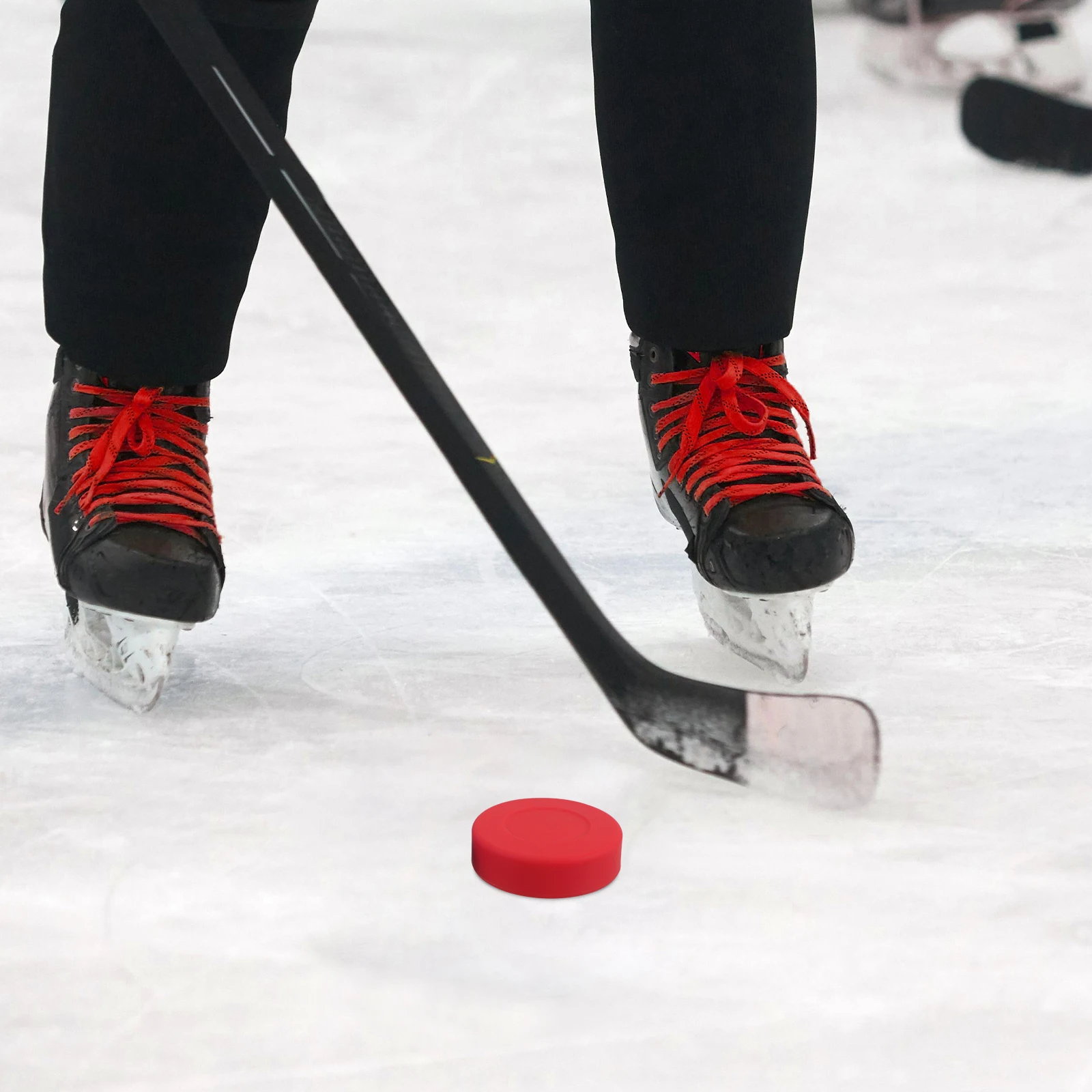 

4Pcs Matte Ice Hockey Pucks Standard PVC Durable Training Practice Pucks for Street Floor Roller Hockey Use Matte Ice Puck