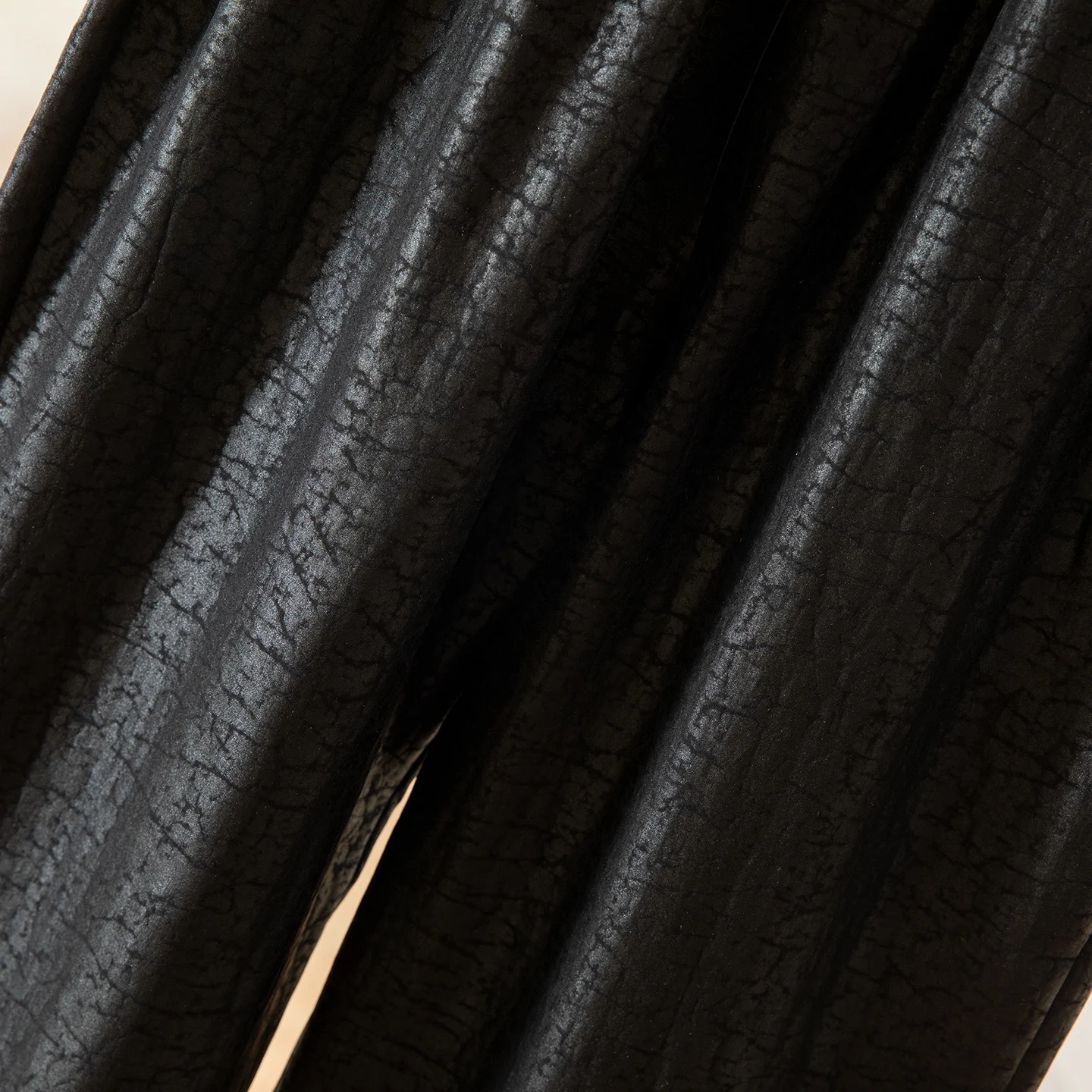 2025 Women's Autumn New 100% Natural Mulberry Silk Turtle Crack Fragrant Cloud Yarn Black Loose Elastic Waist Straight-leg Pants