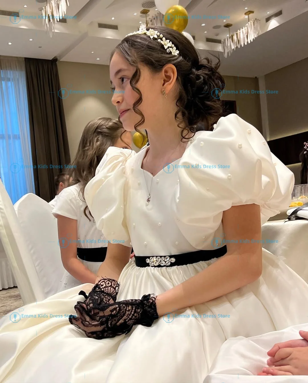 

White Simple Flower Girl Dresses for A-Line Customized Puff Sleeves Event Party Pearls Gorgeous Birthday Wedding Gowns