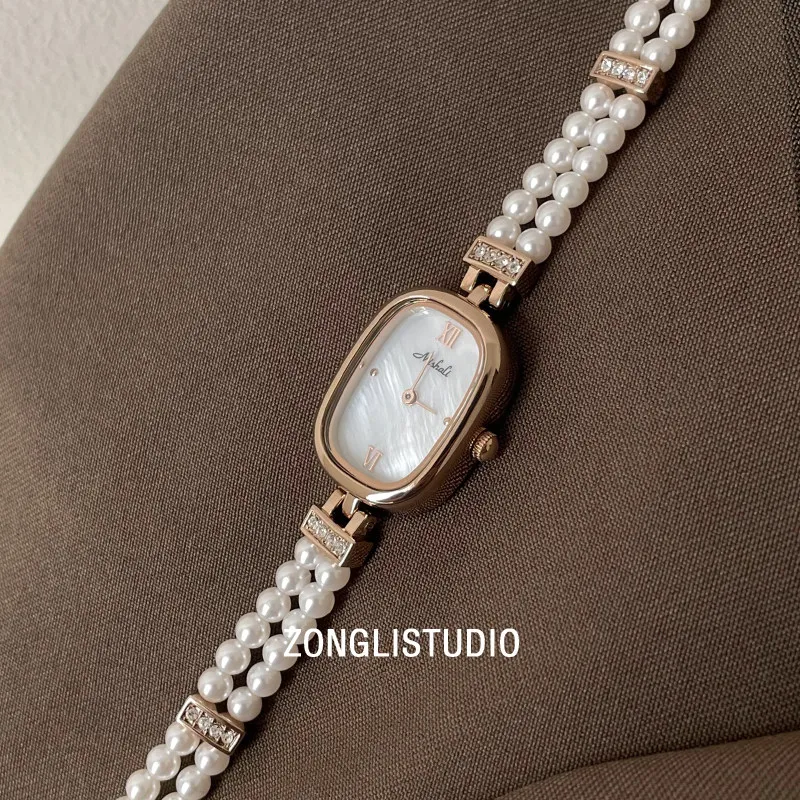 

New minimalist square watch for women elegant and sophisticated with a high-quality steel strap A high-end wristwatch for ladies