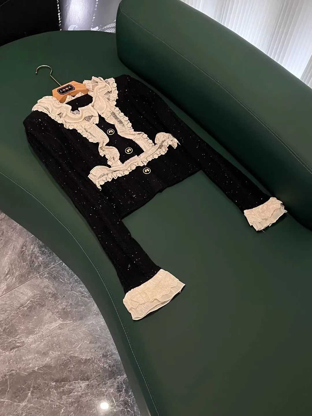 

Белый кардиган с рюшами и рюшами, открытый кардиган Ele Faion, верхняя одежда для снижения возраста, осенний новый женский трикотаж