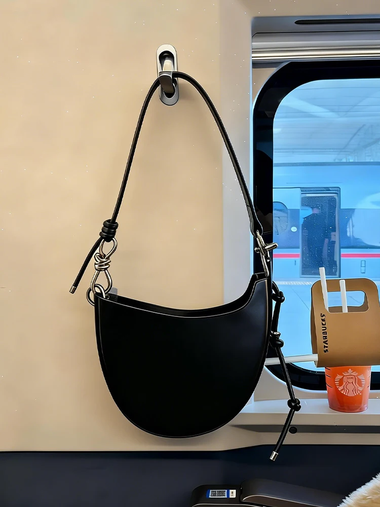

Black Commuter Women's Bag 2026 New High-End Lightweight Luxury Saddle Bag Fashionable Crossbody Handbag Single Shoulder