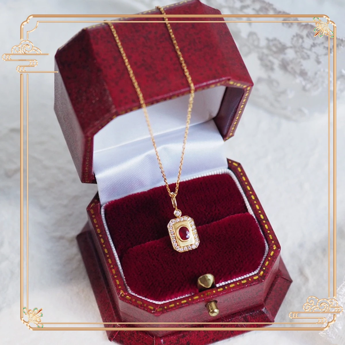 

Red Elk Whole Body S925 Sterling Silver French Light Luxury Personality Necklace Perfume Bottle Pendant Retro Fashion Female