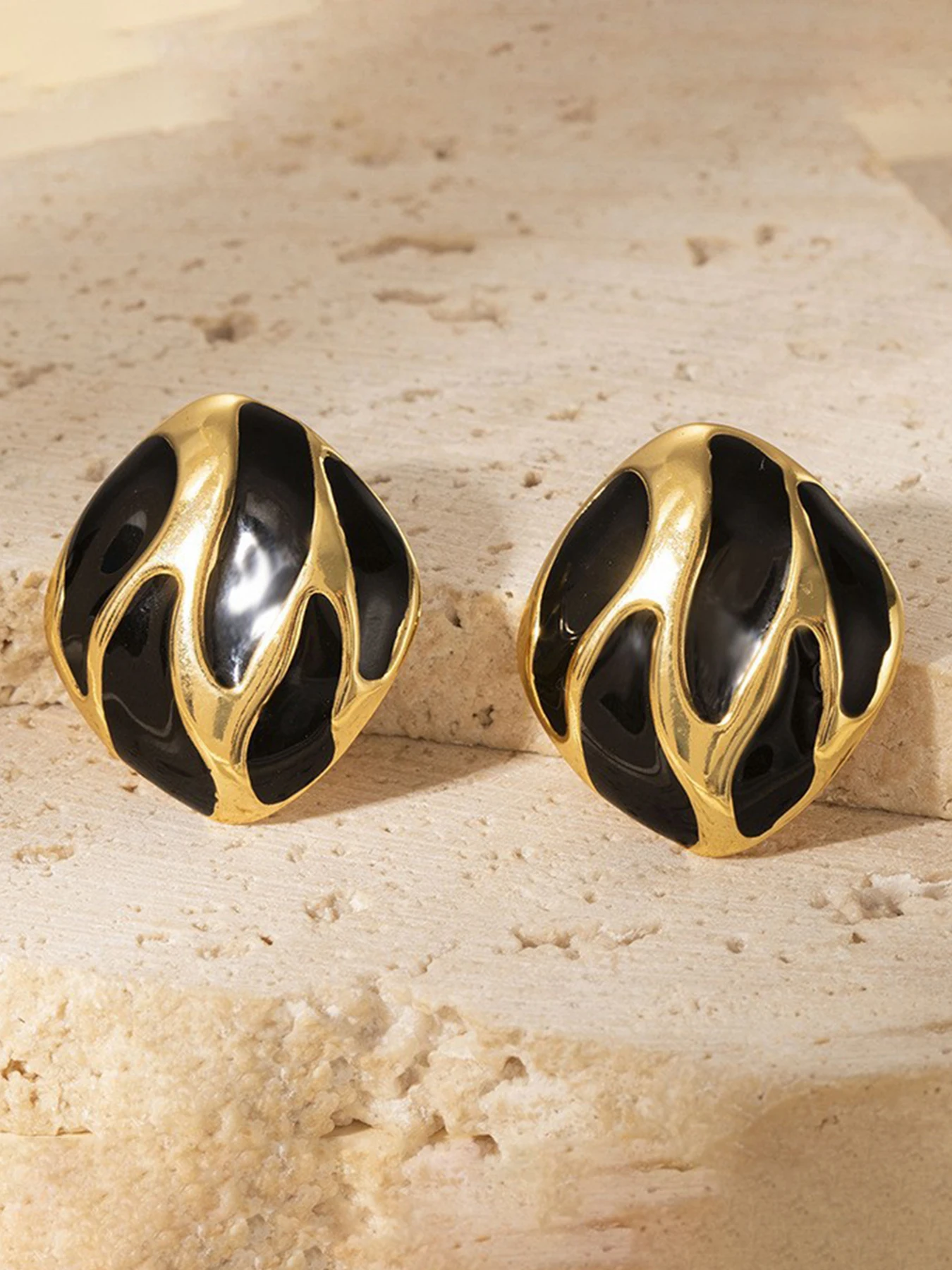 

Vintage Asymmetric Striped Square Stud Earrings for Women, Casual European Style, Stainless Steel, All Seasons, Plain Design