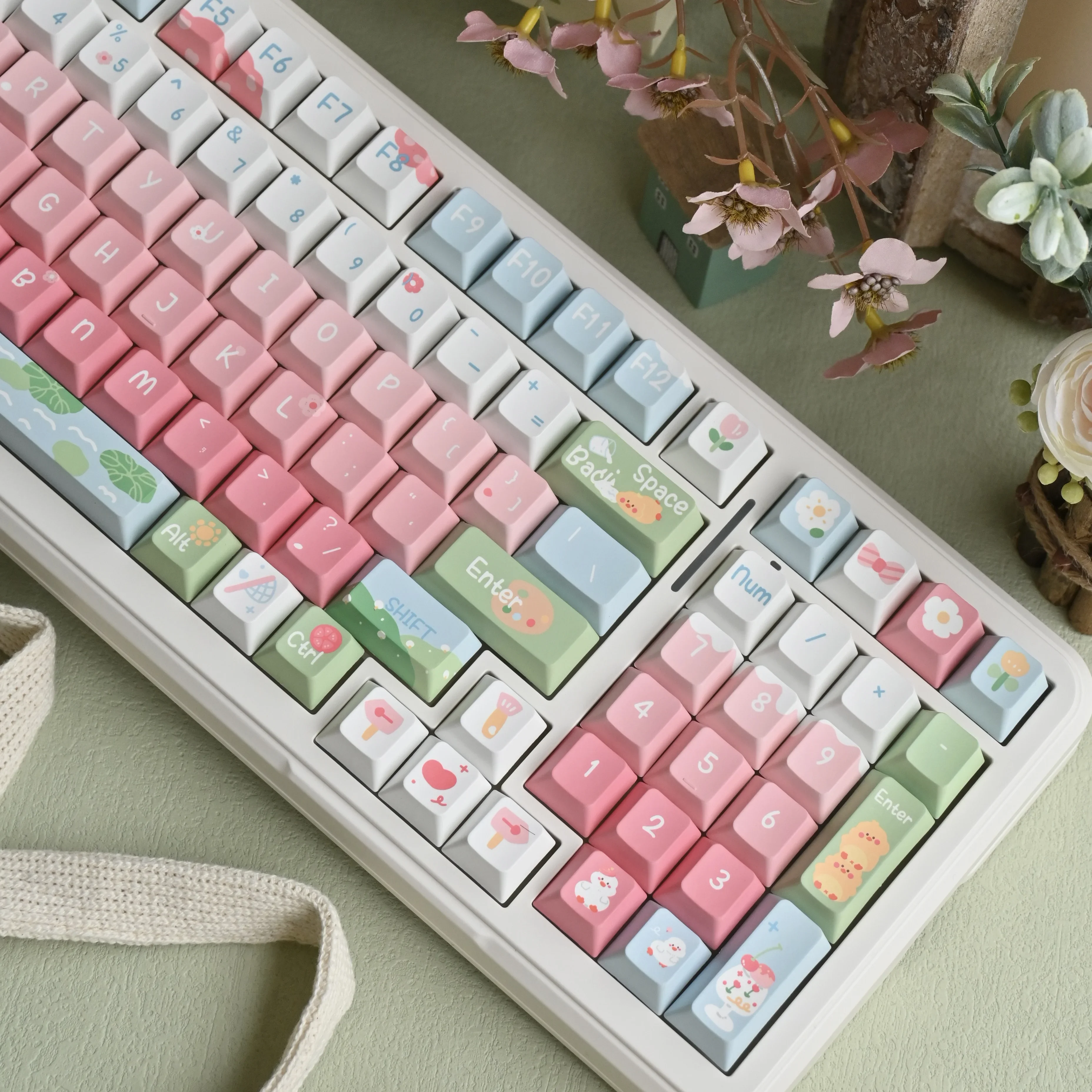 Spring outing duckling gradual change new original factory height sublimation PBT mechanical keyboard keycap 75 87 98 104 108