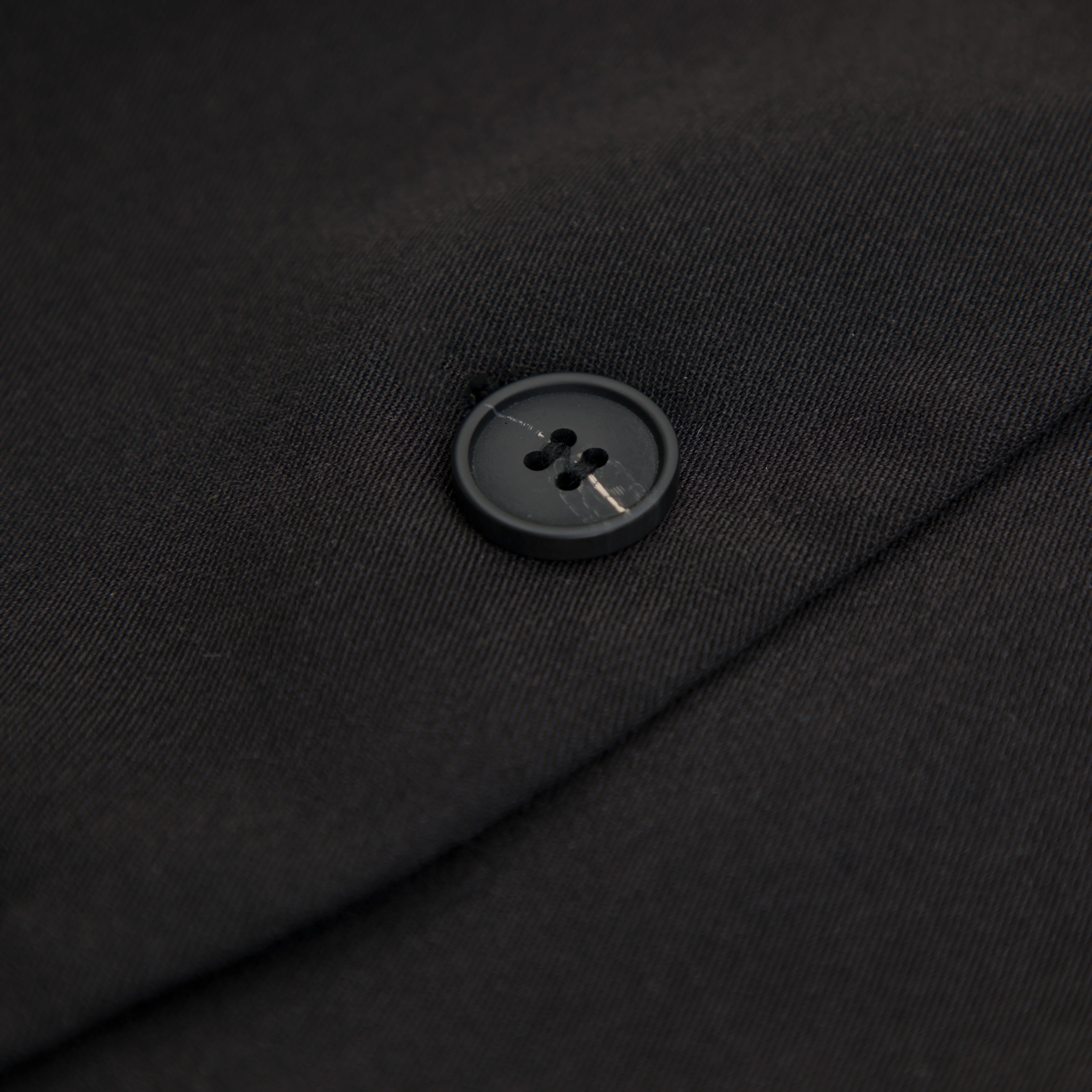 2025 ผู้หญิงเสื้อสไตล์ใหม่ฤดูร้อนขายร้อนผู้หญิงเสื้อกั๊กแฟชั่นเซ็กซี่แขวนคอเส้นใยโพลีเอสเตอร์เสื้อกั๊กหัวเข็มขัดริบบิ้นสไตล์