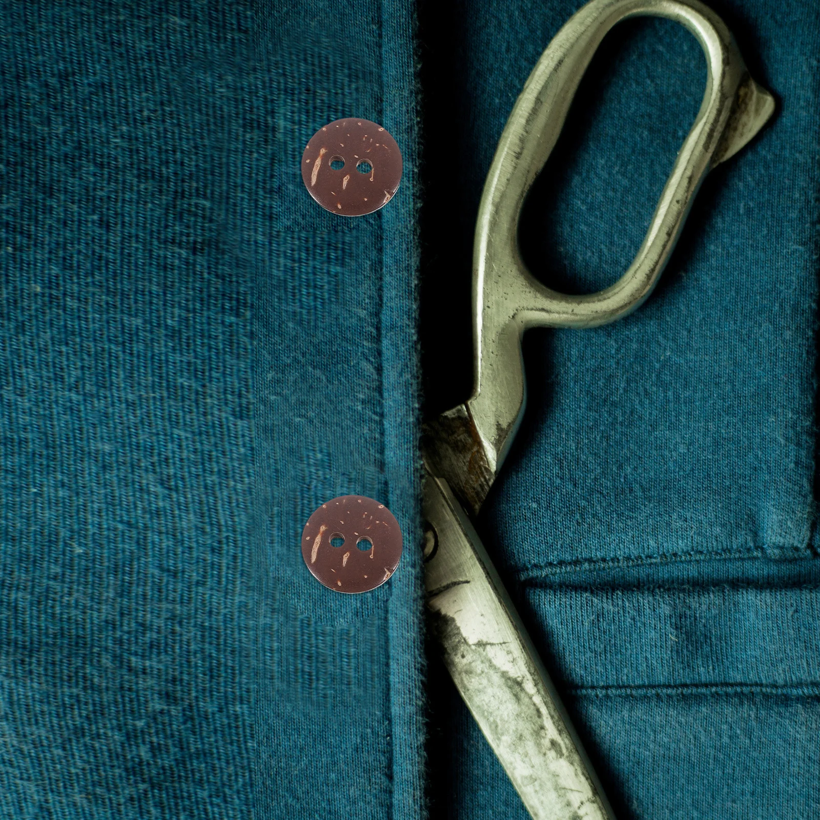 

50Pcs 15Mm Wooden Buttons Natural Coconut Shell 2 Hole Round Sewing Buttons for Crafts Scrapbooking DIY Fashion Accessory