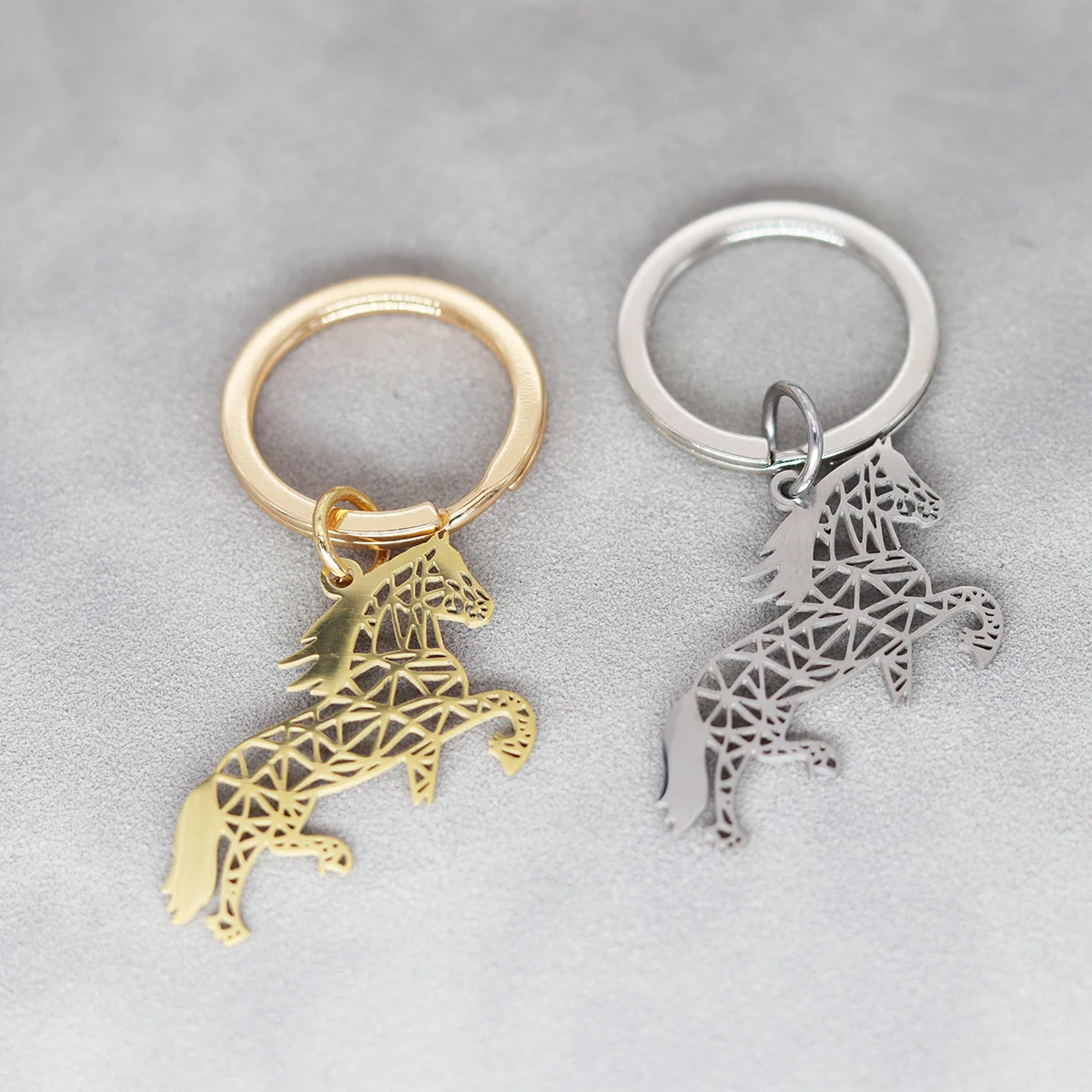 Brelok do kluczy ze stali nierdzewnej Hollow Geometric Origami Horse Pendent dla mężczyzn Kobiety Punk Animal Breloki do kluczy Prezent urodzinowy