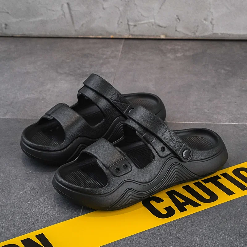 

Сандалии для мужчин, новая летняя повседневная уличная одежда, пляжные тапочки, легкие толстые дышащие нескользящие сандалии двойного назначения для вождения