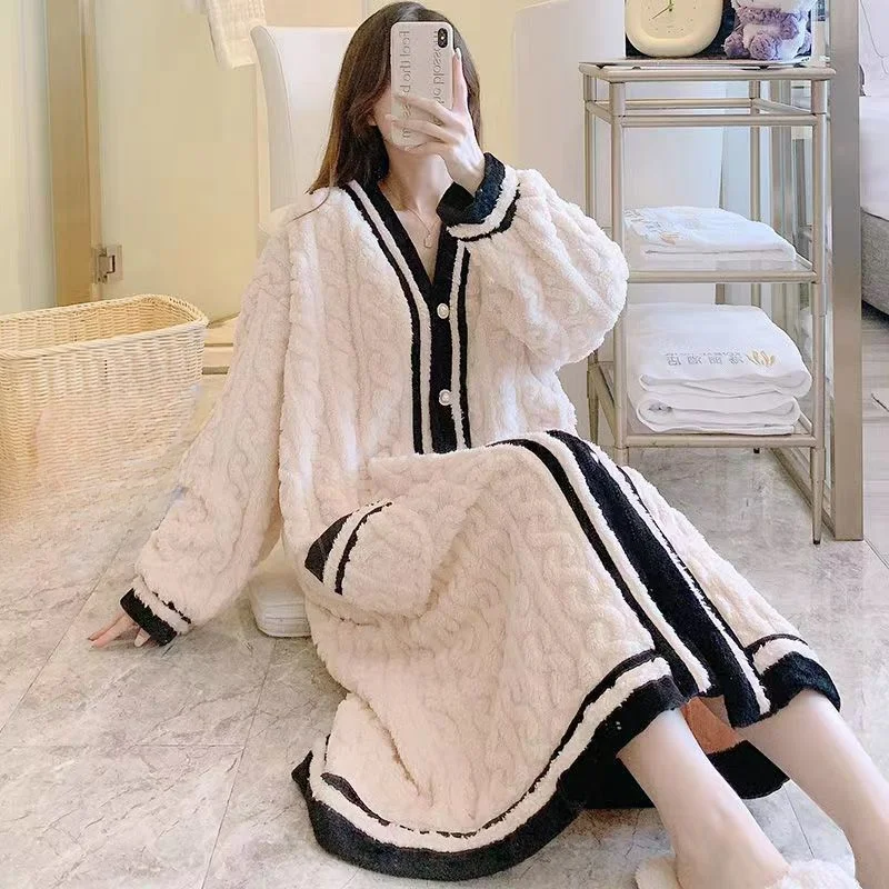 

Thickened Coral Fleece Nightgown Women's Autumn and Winter Fleece Pajamas Long Bathrobes Flannel Loungewear Yukata Nightgown