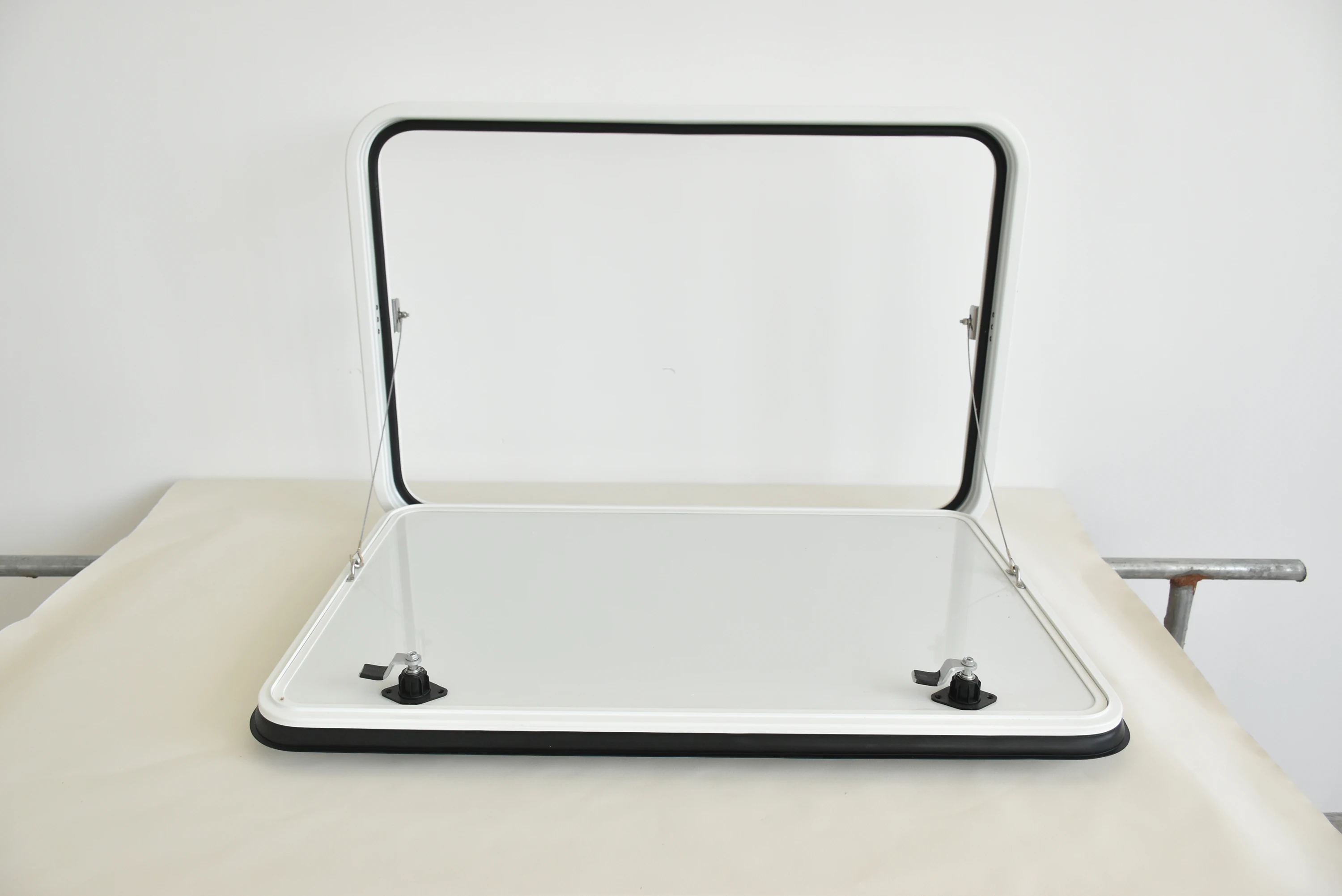 Puerta de carga RV con marco de aleación de aluminio de alta calidad, puerta lateral RV, puerta de maletero RV