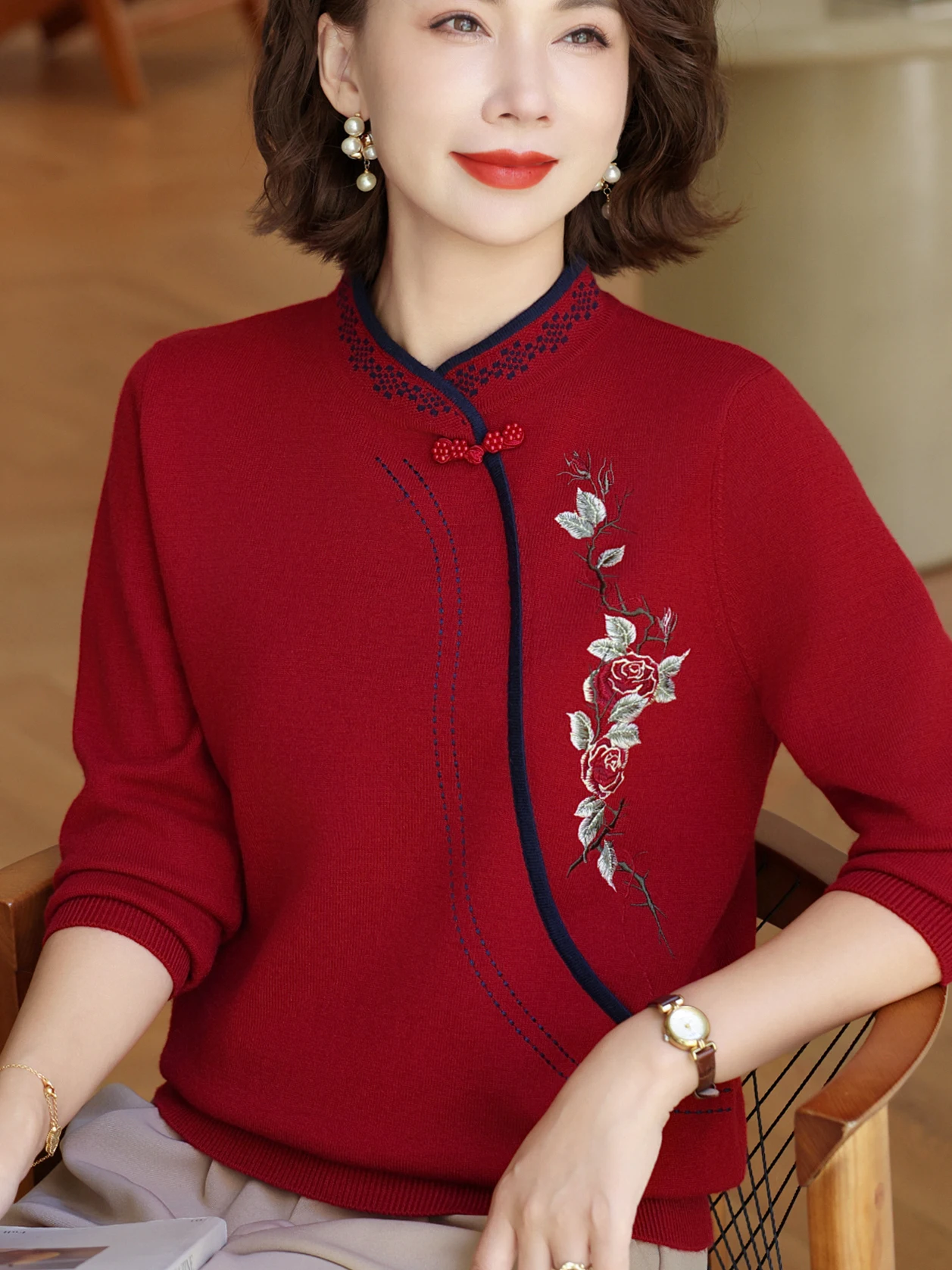 

New Autumn Faion Chinese Sle Knitted Sweater with Embroidered Qipao Collar for Middle-Aged And ly Women Breathable L...