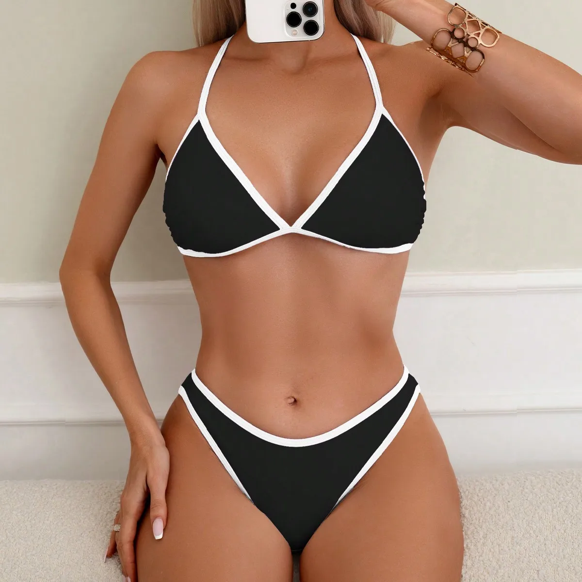 

Black and white sexy fashionable bikini swimsuit