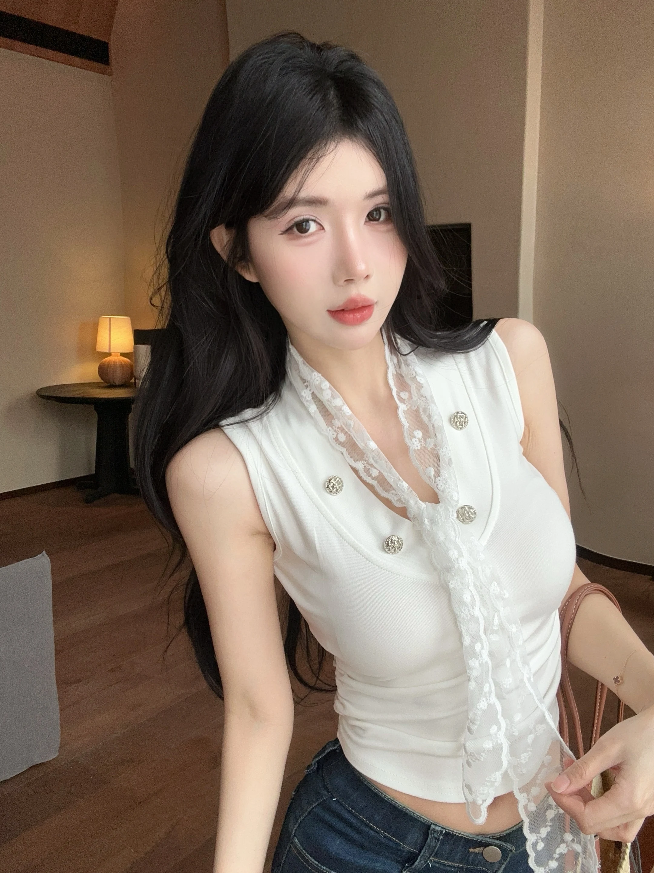 

Pure Desire Spicy Girl V-Neck Sash Strap Vest Women Summer Outerwear Design Sensation Small Audience Sleeveless Top