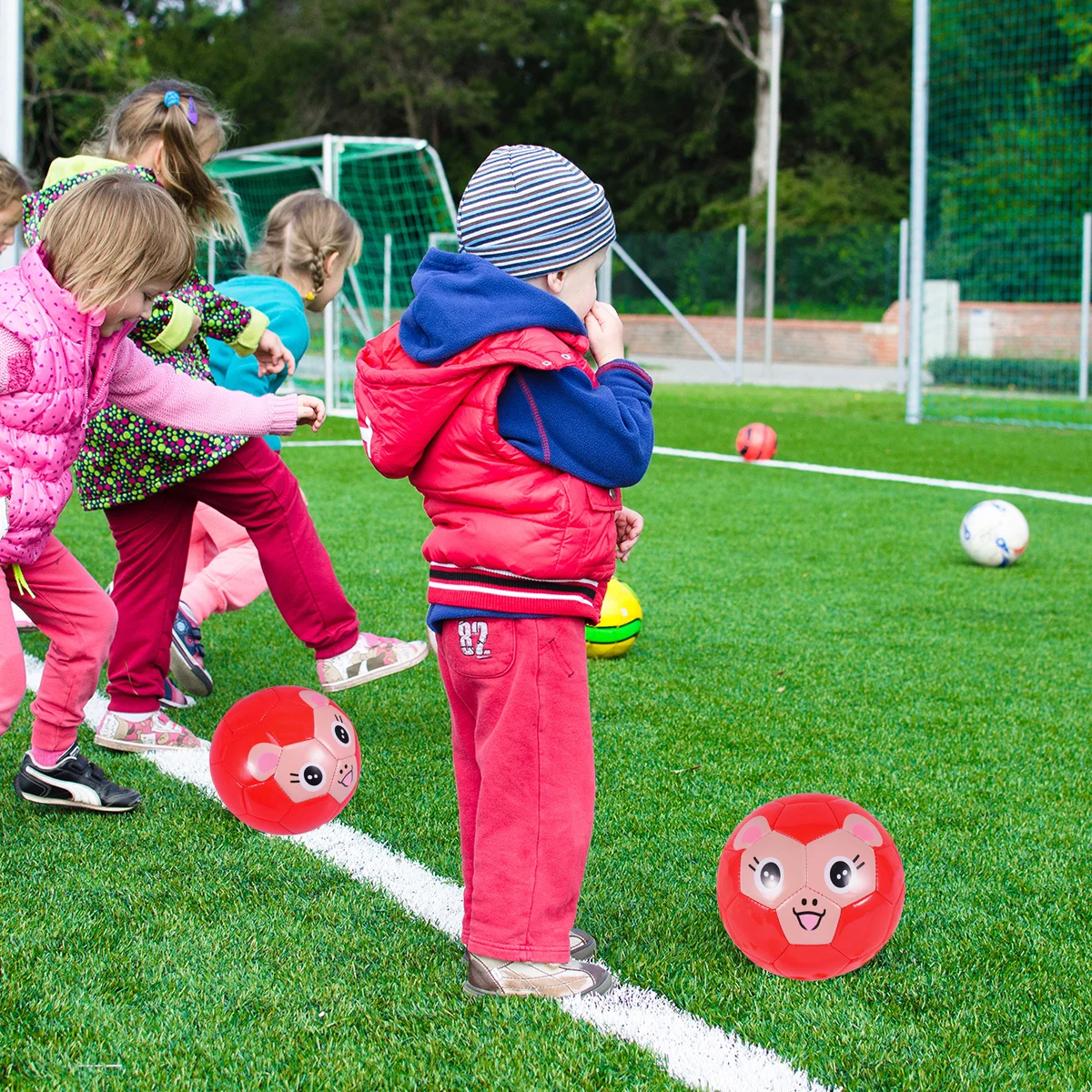 1 قطعة كرة القدم للأطفال قسط بولي كلوريد الفينيل نفخ الكرة الأحمر أسفل قرد نمط الألوان الزاهية مثالية ممارسة اللعب في الأماكن المغلقة في الهواء الطلق