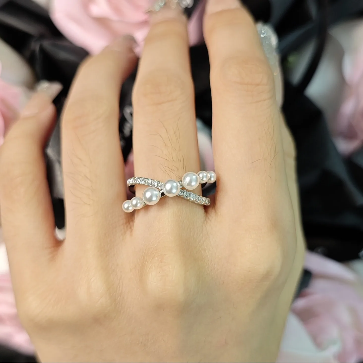 

Small Niche Design Ring, Women's Pearl Cross Ring, New Fashionable and Versatile Commuting Ring