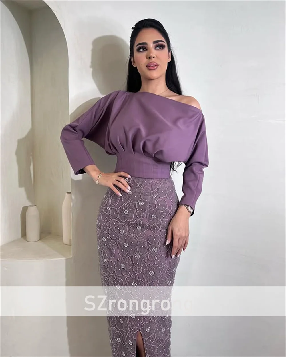 Потрясающее атласное плиссированное вечернее платье в Саудовской Аравии с длинными рукавами и цветочным кружевом длиной до щиколотки, платье для выпускного вечера с разрезом на заказ