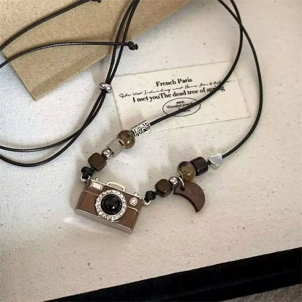 Popular Brown Pendant Camera Pendant Luxury Retro Khaki Sweater Unique Design Long Chain Popular Accessories