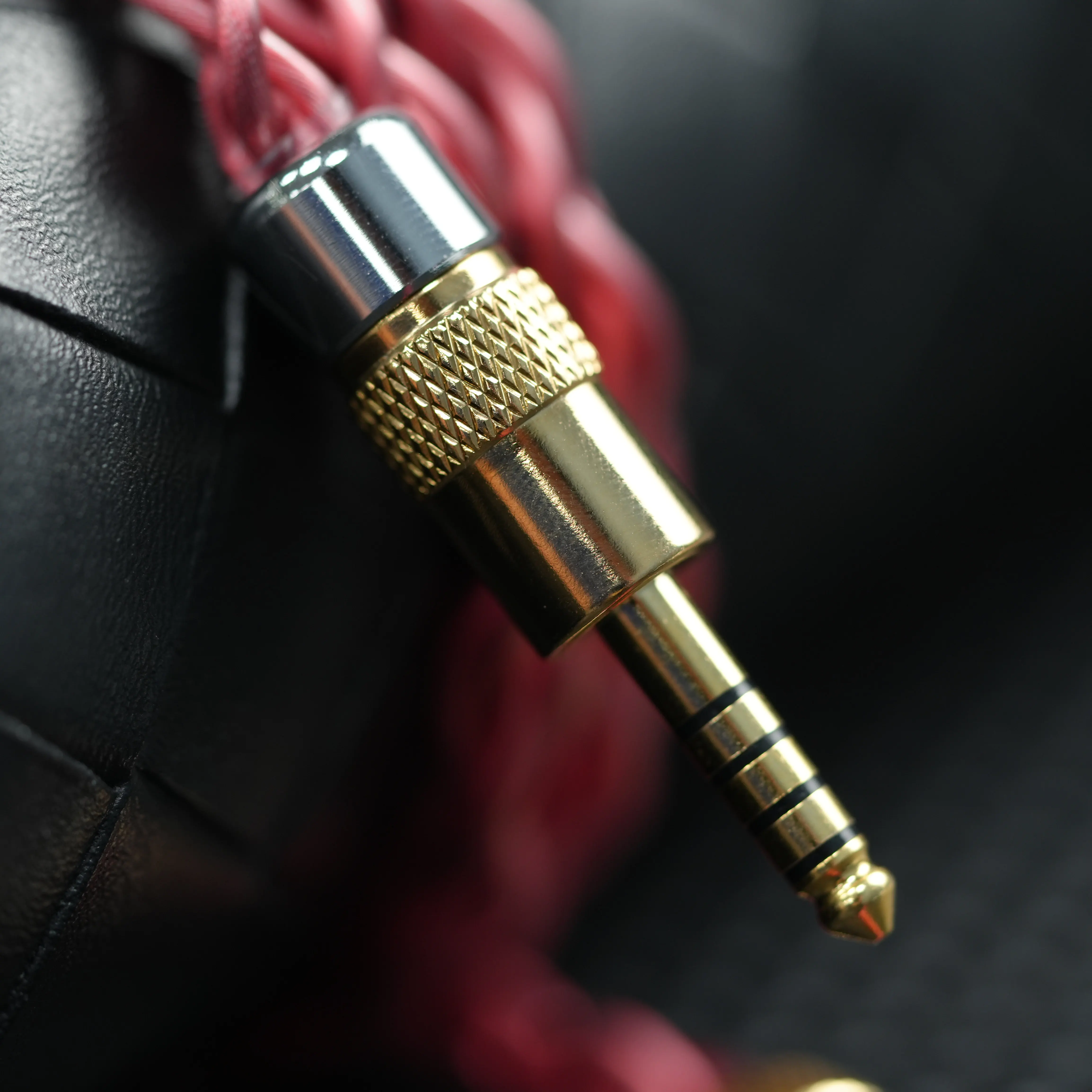 Trusted NIPPONIA Cable  Electromagnetic Oil-impregnated graphene Palladium-plated + highly conductive 7N occ IEM Cable