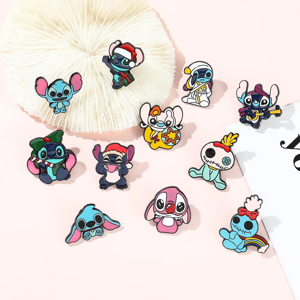 Disney broche de dibujos animados Stitch, figuras de acción de Anime, Stitch, Mickey, Minnie Mouse, joyería esmaltada, alfileres bonitos, regalos de cumpleaños para niños