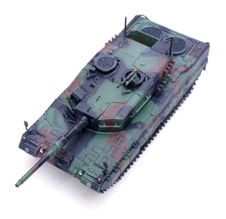 1: 72 German Leopard 2A4 main battle tank model NATO camouflage  Simulation finished product collection model