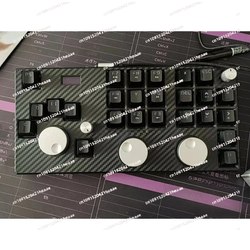 Fully functional keyboard clip suitable for knobs and keyboard knobs