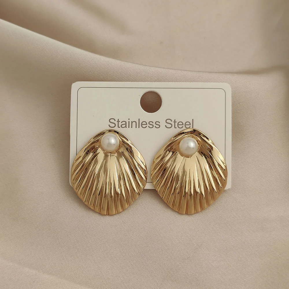 Stainless Steel Scallop Shell Pearl Stud Earrings Gold Tone Ridged Seashell Statement Ear Jewelry for Women Summer