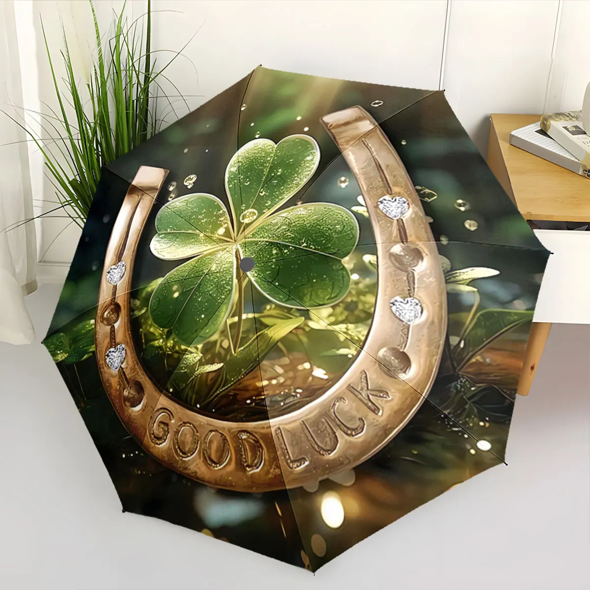 Golden Horseshoe with Clover Leaf and Good Luck Text portable waterproof sun rain umbrella for outdoor travel beach
