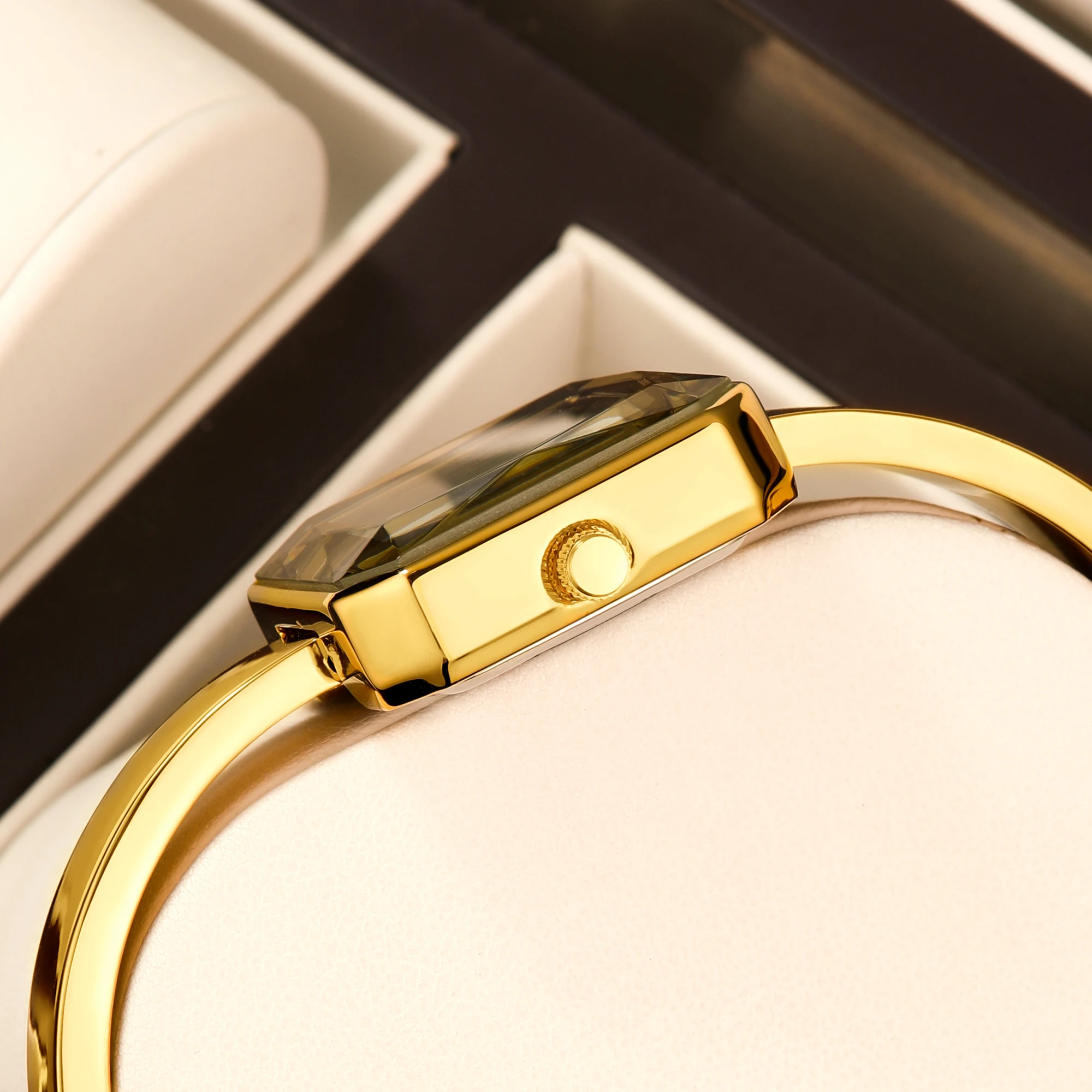 YaLaLuSi Fashion New Women's Quartz Watch Hot Selling Small Square Watch Design Rhombic Cut Glass Temperament Gold Women's Watch